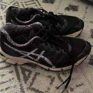 ASICS Shoes Size 7.5
Black